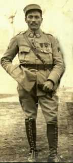 1918-03-19 Laurent (partie d'une photo).jpg (7228 octets)