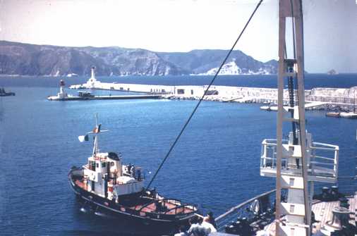 Le remorqueur nous quitte.jpg (20582 octets)