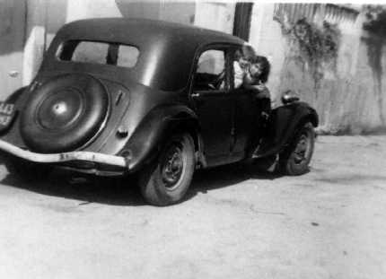 Philippeville_notre_traction_au_7_rue_Mellet.JPG (12888 octets)