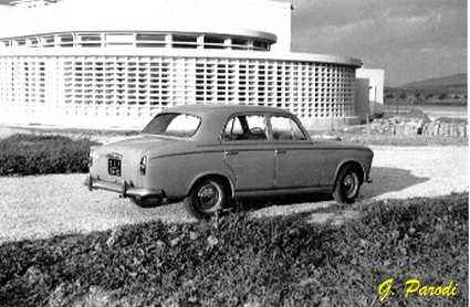 Philippeville, photo de notre 403 devant l'a�rodrome (archives).jpg (21093 octets)